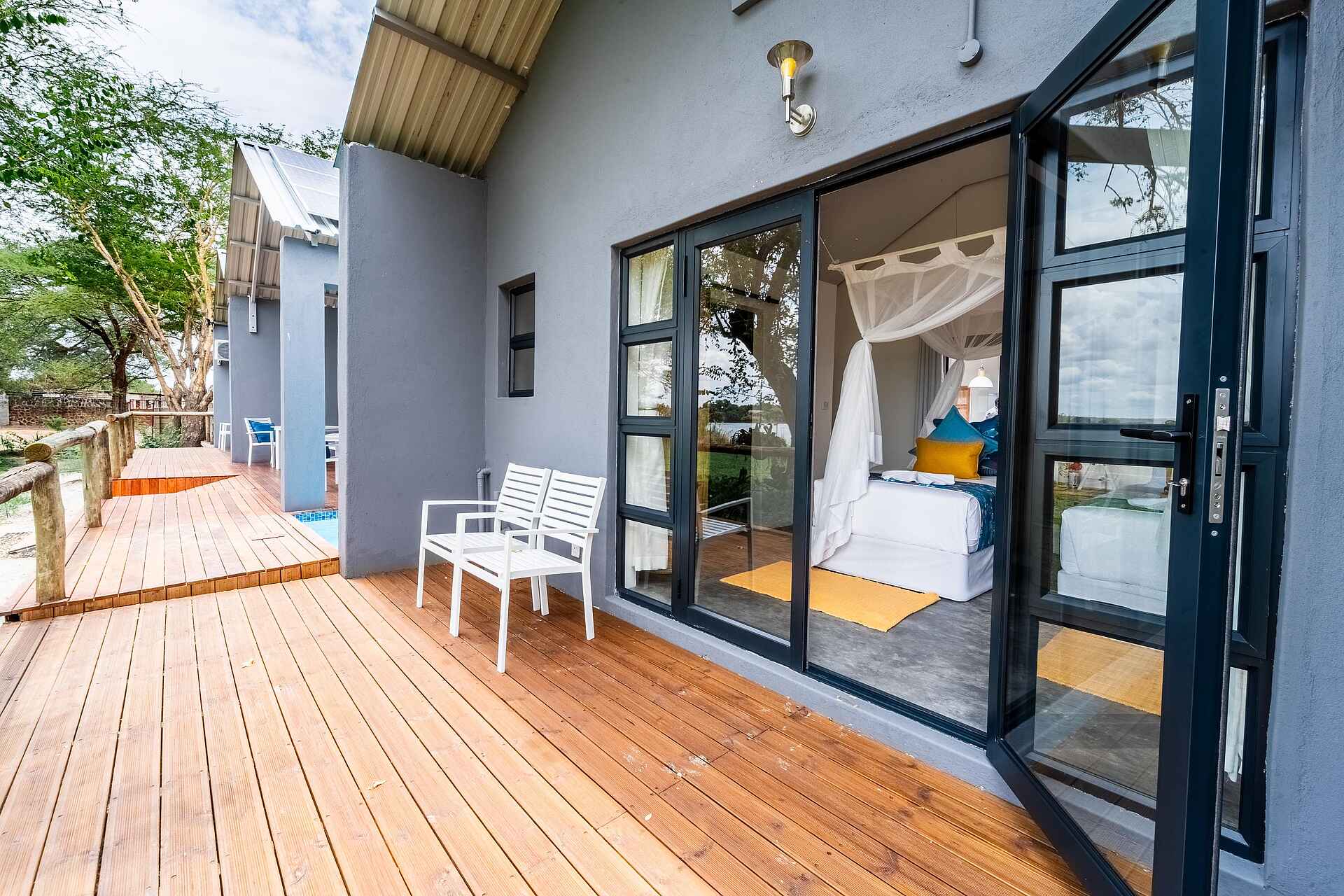 Lenyebi River Lodge: Blick in ein Zimmer