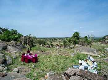 Mbuzi Mawe Serena Camp: Bush Lunch Mbuzi Mawe Serena Camp: Bush Lunch