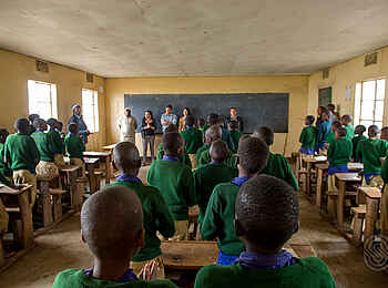 Ngorongoro Serena Safari Lodge: Schulbesuch Ngorongoro Serena Safari Lodge: Schulbesuch