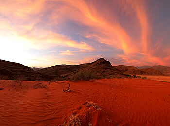 Okahirongo River Camp: Sonnenaufgang Okahirongo River Camp: Sonnenaufgang