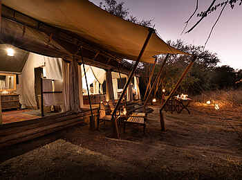 Okavango Explorers Camp: Der Blick ins Gästezelt Okavango Explorers Camp: Der Blick ins Gästezelt