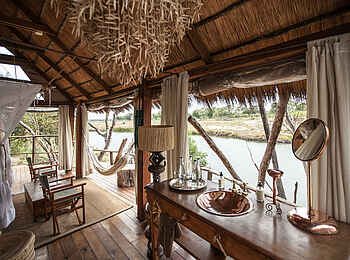 Sindabezi Island Camp: Badezimmer im Sunrise Chalet