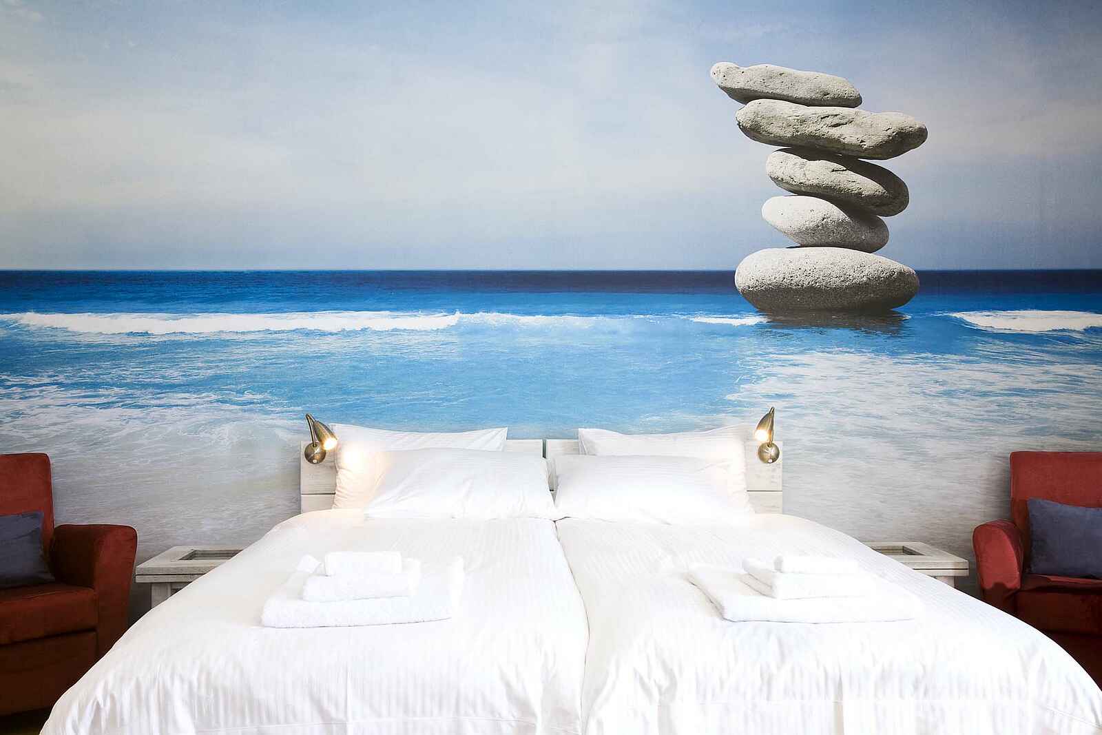 Swakopmund Guesthouse: Doppelbett vor Bildtapete Swakopmund Guesthouse: Doppelbett vor Bildtapete