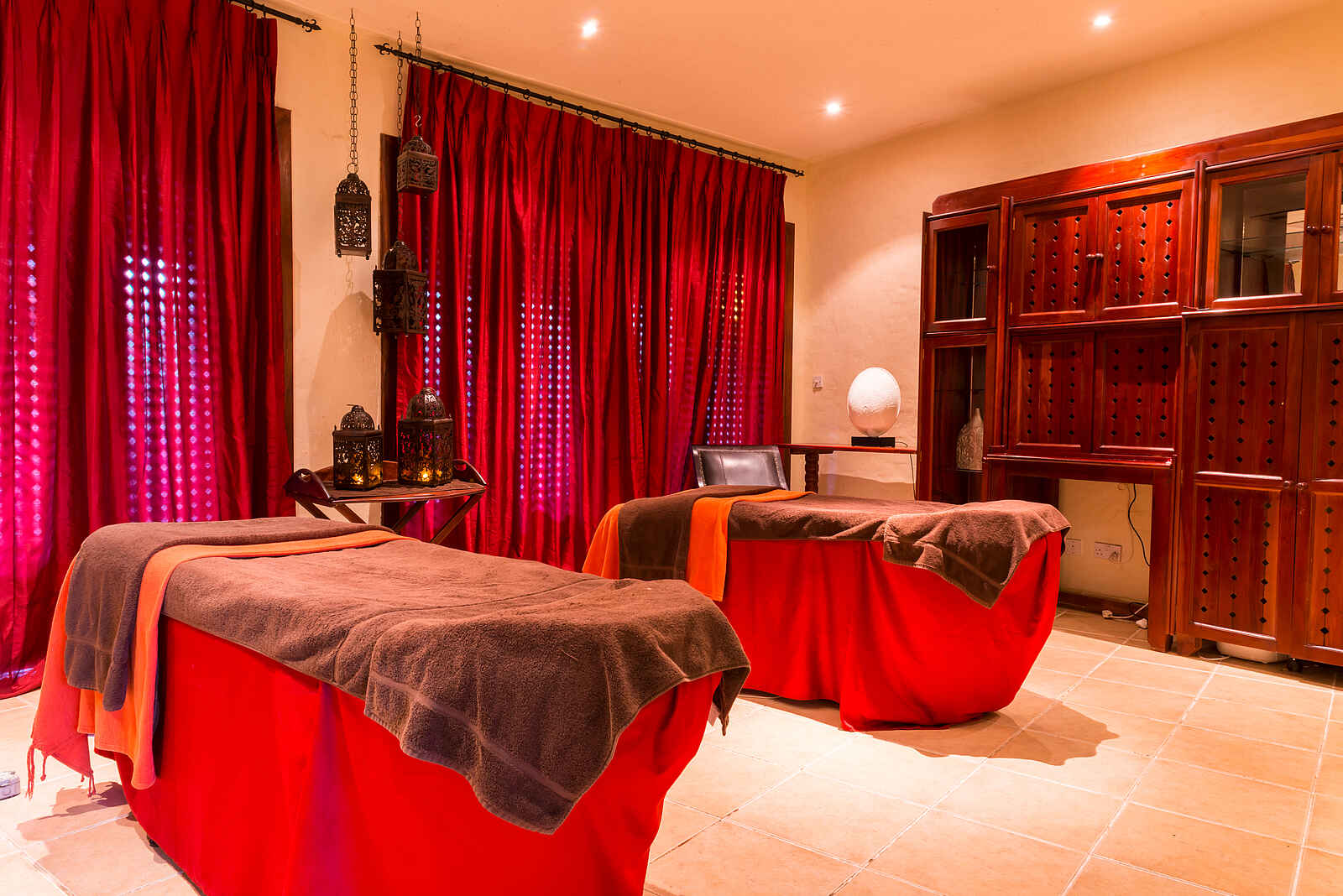 David Livingstone Safari Lodge: Spa-Bereich mit Liegen David Livingstone Safari Lodge: Spa-Bereich mit Liegen