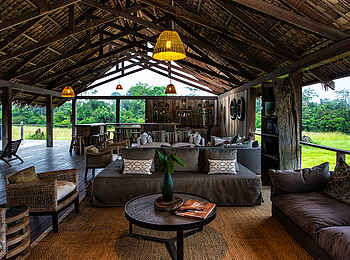 Mboko Camp: Innenansicht der Lounge