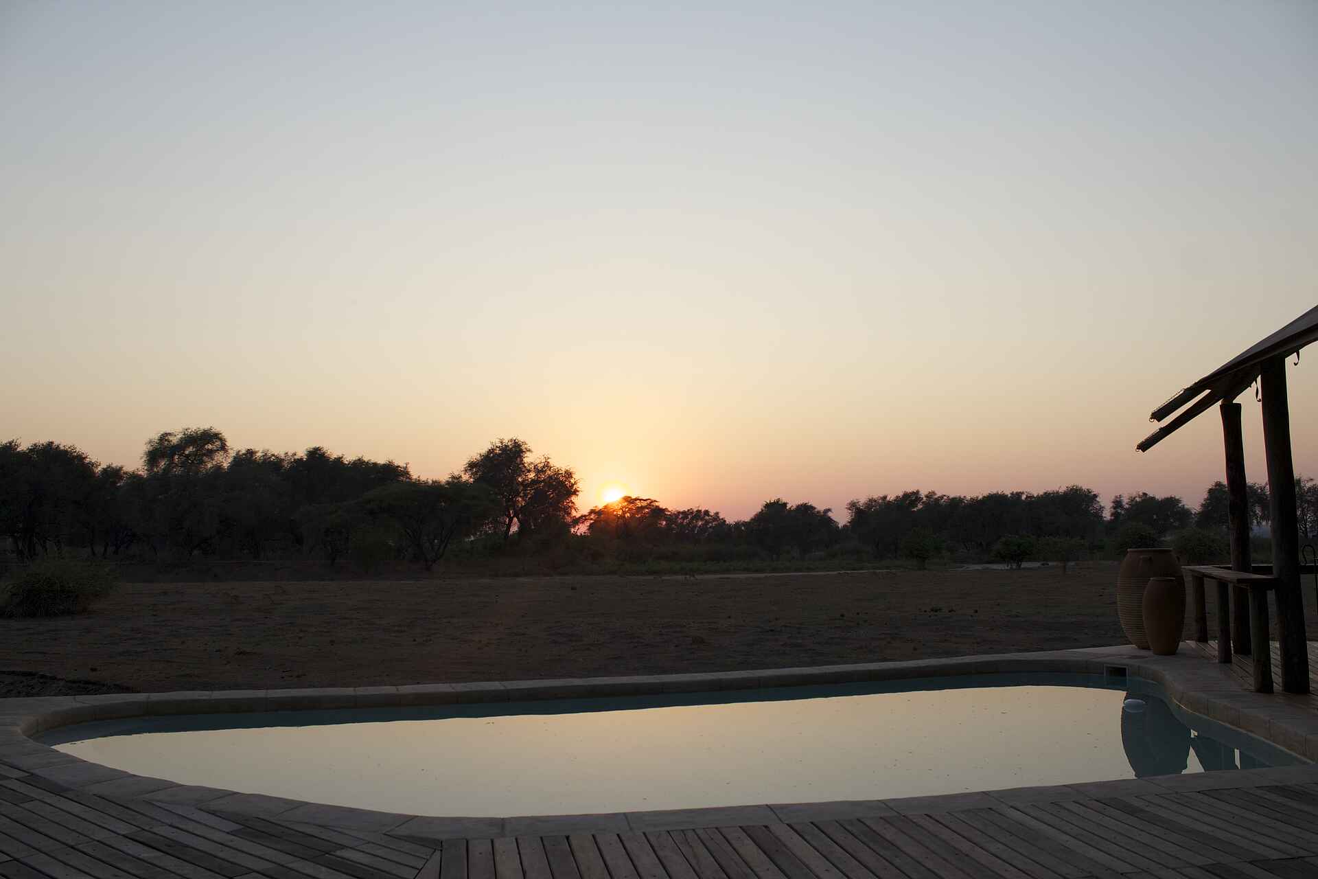 Abenteuer, Abgeschiedenheit, Ana Tree Camp, Anabaum, Anabezi, Anabezi Camp, Anabezi Luxury Tented Camp, Chalets, Charles Davy, Charles Davy und Yusuf Zumla, Jeki, Kulefu, Leopard, Lower Zambezi, Lower Zambezi National Park, Lower Zambezi Nationalpark, Lusaka, Luxus, Mushika River, Sambesi, Sambia, Wildnis, Yusuf Zumla, Zambezi, Zeltchalets, Sonnenaufgang, afrikarma, afrikarma.de, Afrikarma Safaris