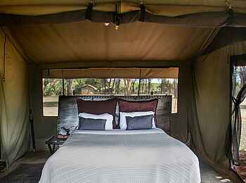 Basecamp Adventure: Ein Zelt mit Doppelbett Basecamp Adventure: Ein Zelt mit Doppelbett