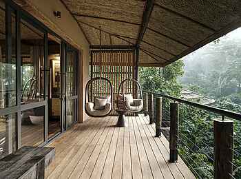 Gorilla Forest Lodge: Der Balkon einer Villa Gorilla Forest Lodge: Der Balkon einer Villa