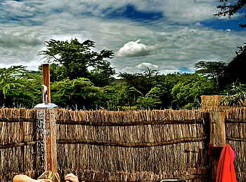 Karen Blixen Camp: Außendusche Karen Blixen Camp: Außendusche