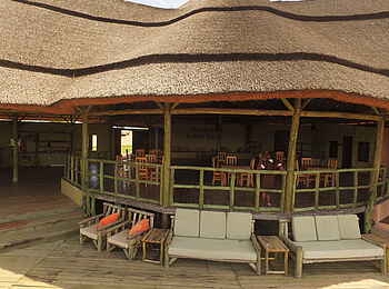 Kasenyi Safari Camp: Sitzmöbel auf der Terrasse