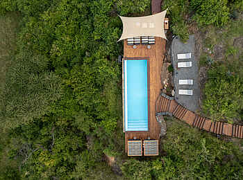 Mahali Mzuri: Swimmingpool aus der Vogelperspektive