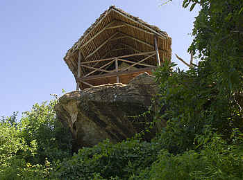 Maweninga Camp: Gästechalet mit Naturfelsterrasse