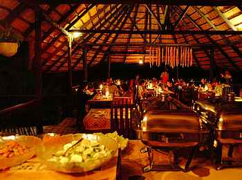 Mukambi Safari Lodge: Dinner-Buffet Mukambi Safari Lodge: Dinner-Buffet