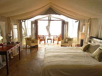 Royal Zambezi Lodge: Classic Suite mit geöffneter Tür