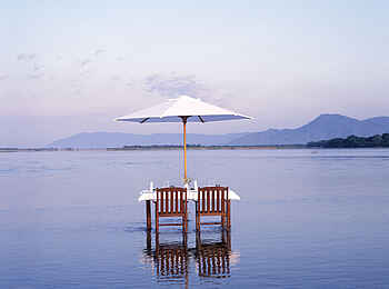 Sausage Tree Camp: Mittagstisch im Fluss