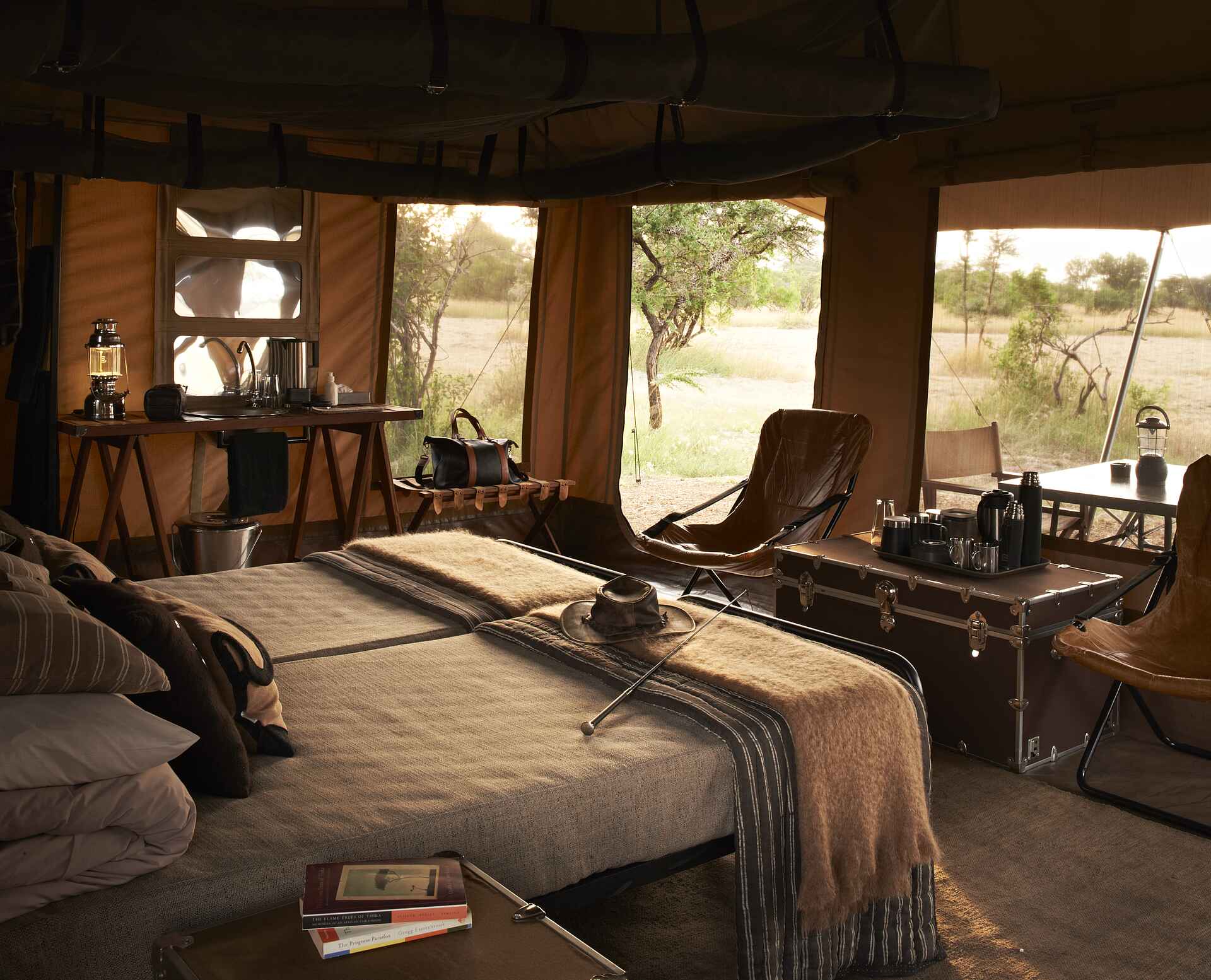 5 sterne, africa, afrika, afrikarma, auszeichnung, award, babysitter, bilder, buchen, buchung, büffel, butler, butlerservice, east africa, elefant, exklusiv, exklusivnutzung, familie, gallerie, geführte buschwanderungen, grumeti, grumeti reservat, grumeti reserve, heißluftballon, information, informieren, kinder, kinderbetreuung, koch, leopard, life in balance, löwe, luxuriös, luxus, massage, mobil, mobile camp, mobiles camp, nachhaltigkeit, nachtpirschfahrten, nashorn, nordtansania, north tanzania, northern tanzania, ostafrika, pferde, pirschfahrten, privat, privatreservat, privatsphäre, reise, reisen, reiseveranstalter, reiten, safari, Singita, singita explore, singita explore mobile tented camp, singita grumeti reserve, singita mobile, spa, spitzmaulnashorn, tansania, tanzania, urlaub, www.afrikarma.de, zimmerservice, bett, einrichtung, gästeunterkunft, guest buildings, guest facilities, interieur, schlafzimmer, unterkunft, zelt