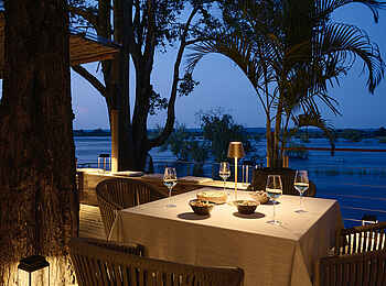 Victoria Falls Rapid View Villa: Dinner auf der Terrasse der Rapid View Villa