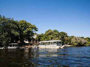 Camp Kuzuma: Landeplatz für Motorbootexkursionen Camp Kuzuma: Landeplatz für Motorbootexkursionen