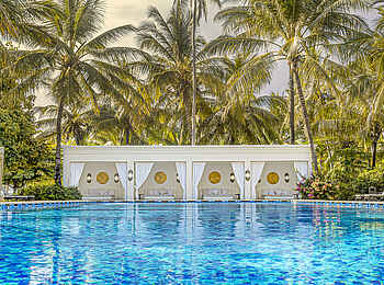 Baraza Resort & Spa Zanzibar: Pool mit Lounge Baraza Resort & Spa Zanzibar: Pool mit Lounge