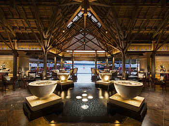 Constance Prince Maurice: In der Lobby