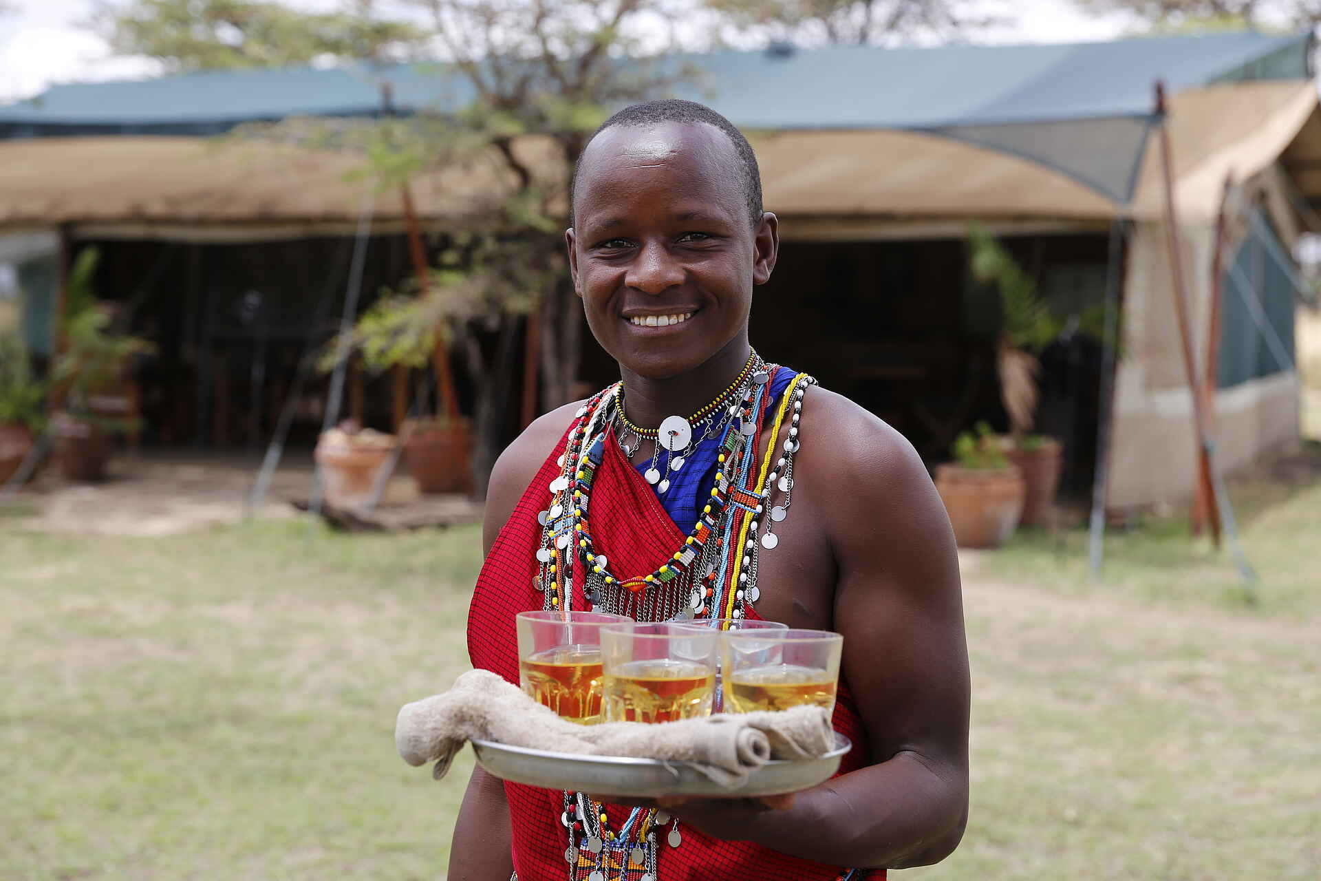 Fly Camping, Gold eco-rated, Kenia, Kicheche Bush Camp, Kicheche Camps, Masai Mara, Motorgie Prärie, Nachhaltig, Olare Motorgie Conservancy, Massai, Willkommensdrink, Afrikarma, Afrikarma Safaris, Afrikarma Safaris – Wildnis. Hautnah., afrikarma.de