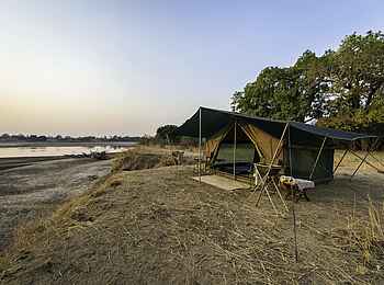 Luangwa Bush Camping: Am Luangwa-Ufer