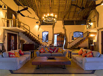 Luangwa Safari House: Lounge Luangwa Safari House: Lounge