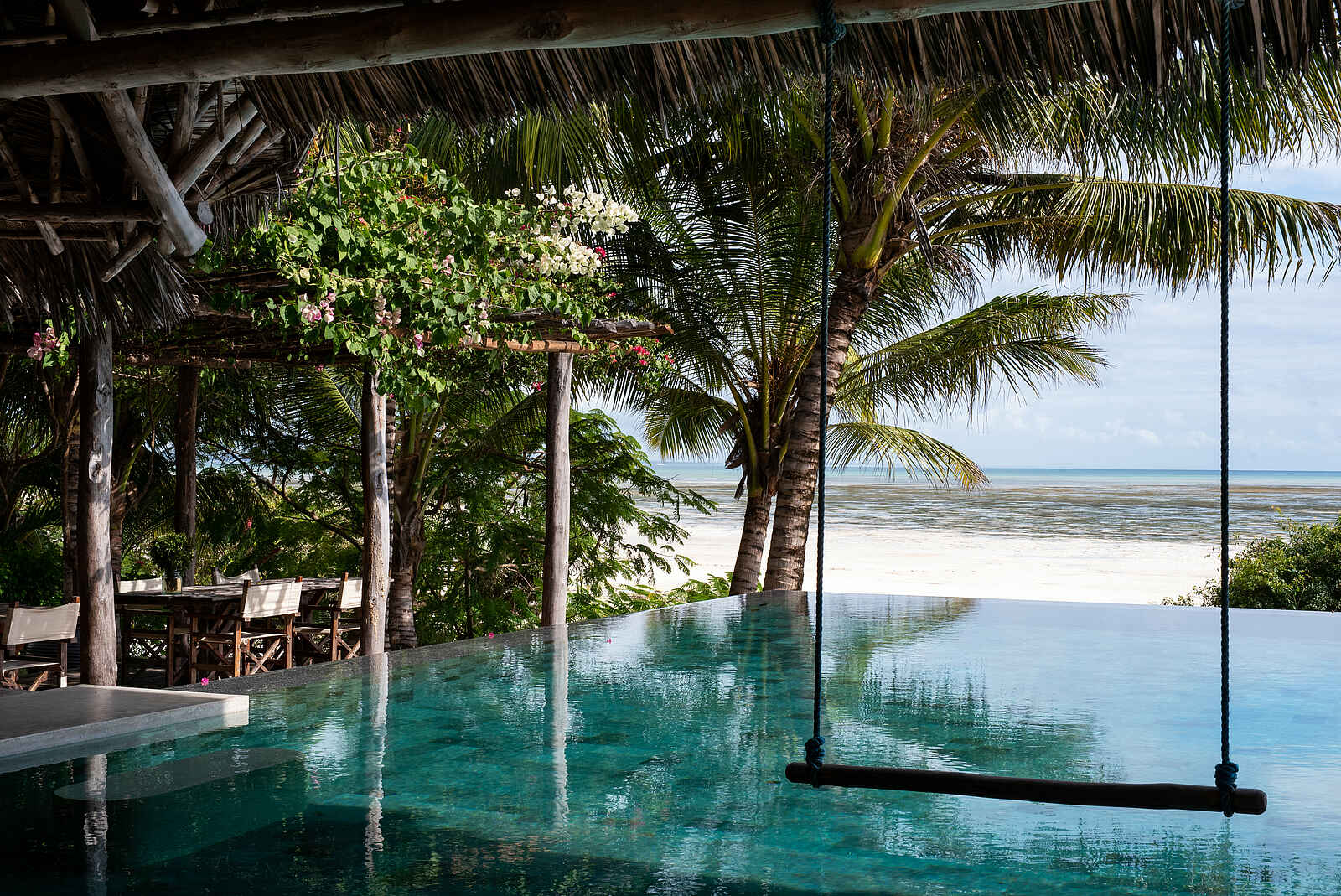 Qambani Luxury Resort: Pool Schaukel Qambani Luxury Resort: Pool Schaukel