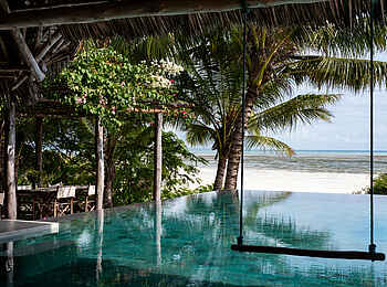 Qambani Luxury Resort: Pool Schaukel