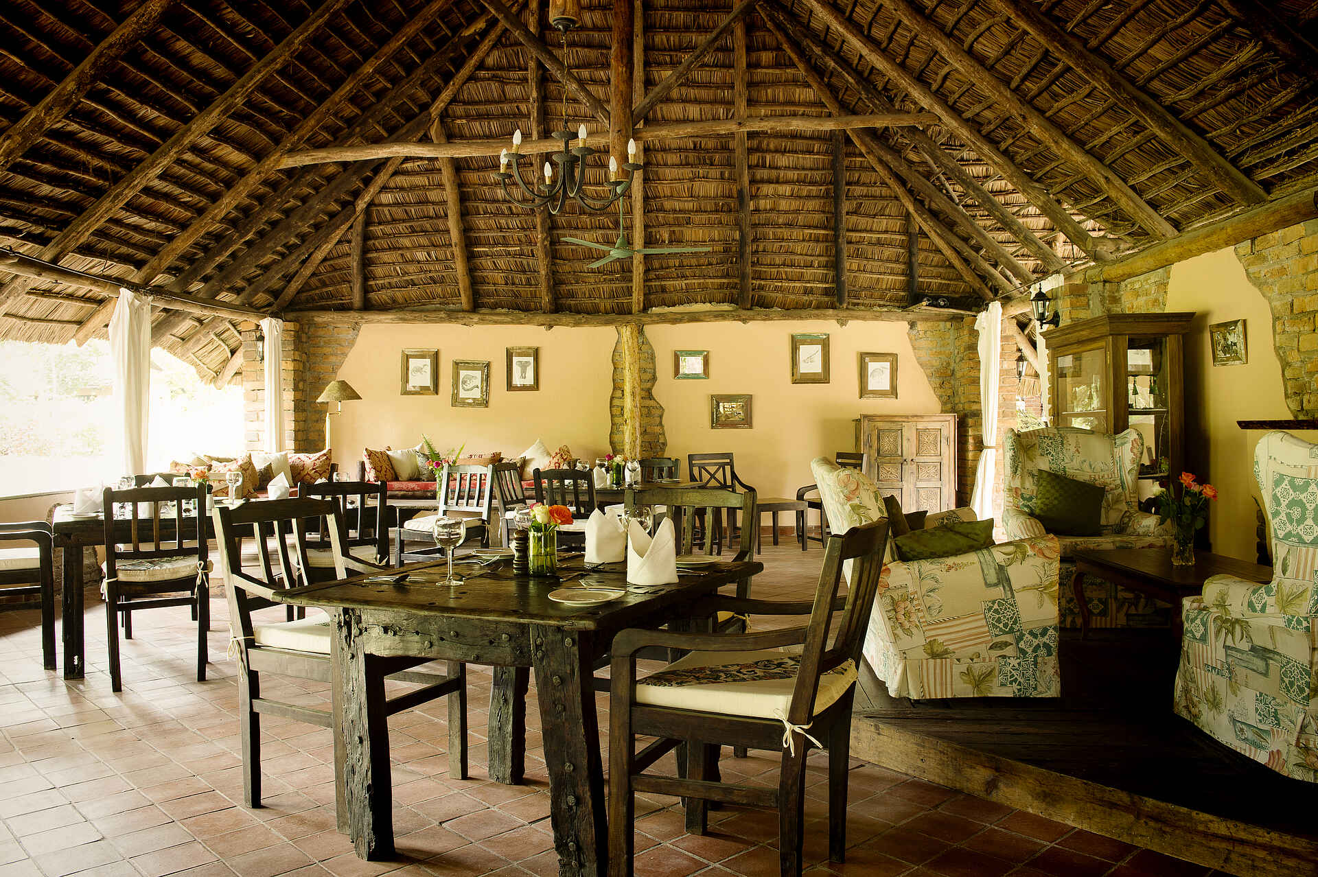 Arusha, Arusha Nationalpark, Rivertrees, Rivertrees Country Inn, Ambient, Design, Essen, Interior, Speisesaal, Afrikarma, Afrikarma Safaris, Afrikarma Safaris - Wildnis. Hautnah., afrikarma.de