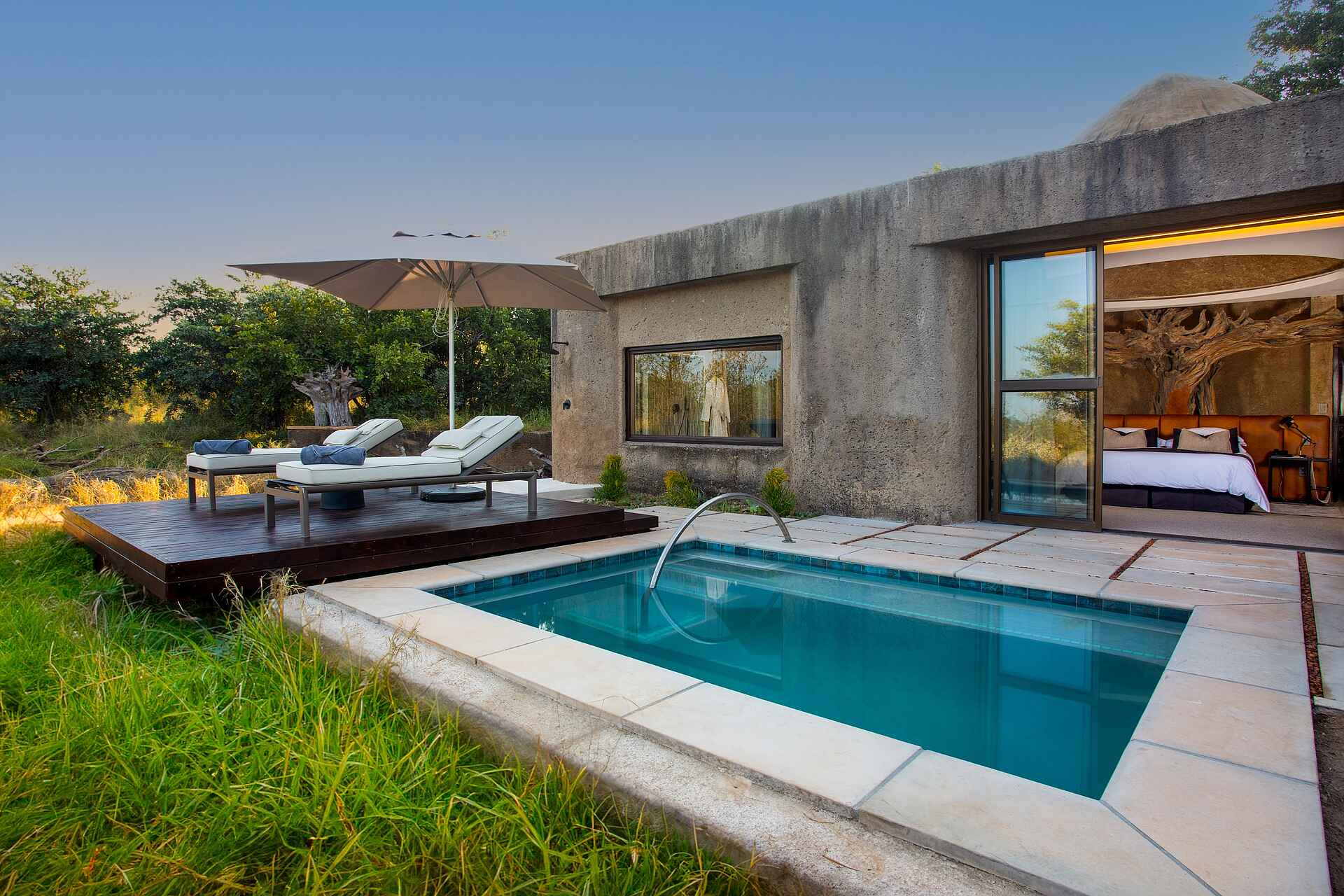 Sabi Sabi Earth Lodge: Amber Villa Poolbereich