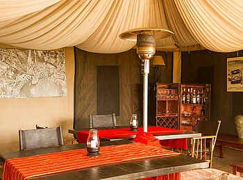 Sanctuary Serengeti Migration Camp: In der Lounge Sanctuary Serengeti Migration Camp: In der Lounge