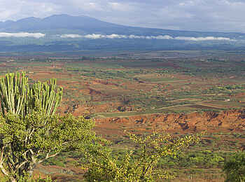 Bashay Rift Lodge: Panorama und Blick zum Mt. Oldeani Bashay Rift Lodge: Panorama und Blick zum Mt. Oldeani