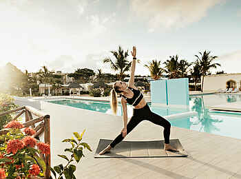 Gold Zanzibar Beach House & Spa: Yoga am Pool