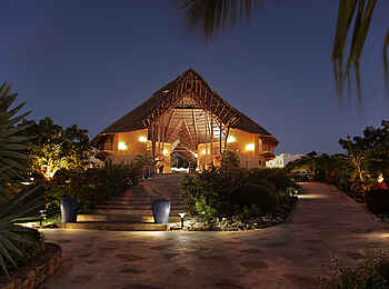 Gold Zanzibar Beach House & Spa: Der Zentralbereich am Abend