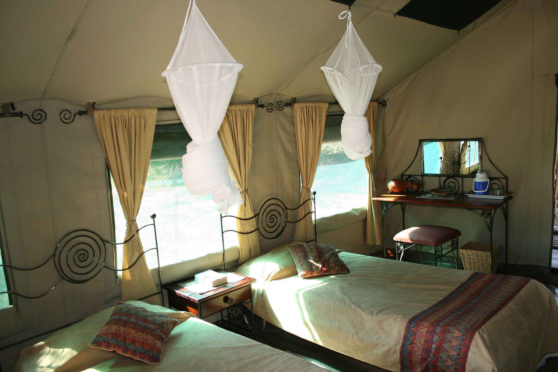 Canoe Safari, Goliath Safaris, Goliath Tented Camp, Kanu-Safari, Mana Pools National Park, Sambesi, Samebsi-Tal, Stretch Ferreira, Zambezi, Gästebett, Gästezelt, Afrikarma, Afrikarma Safaris, Afrikarma Safaris - Wildnis. Hautnah., Afrikarma.de