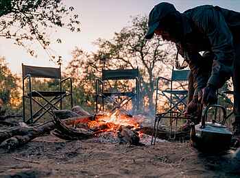 Karangoma Camp: Lagerfeuer Karangoma Camp: Lagerfeuer
