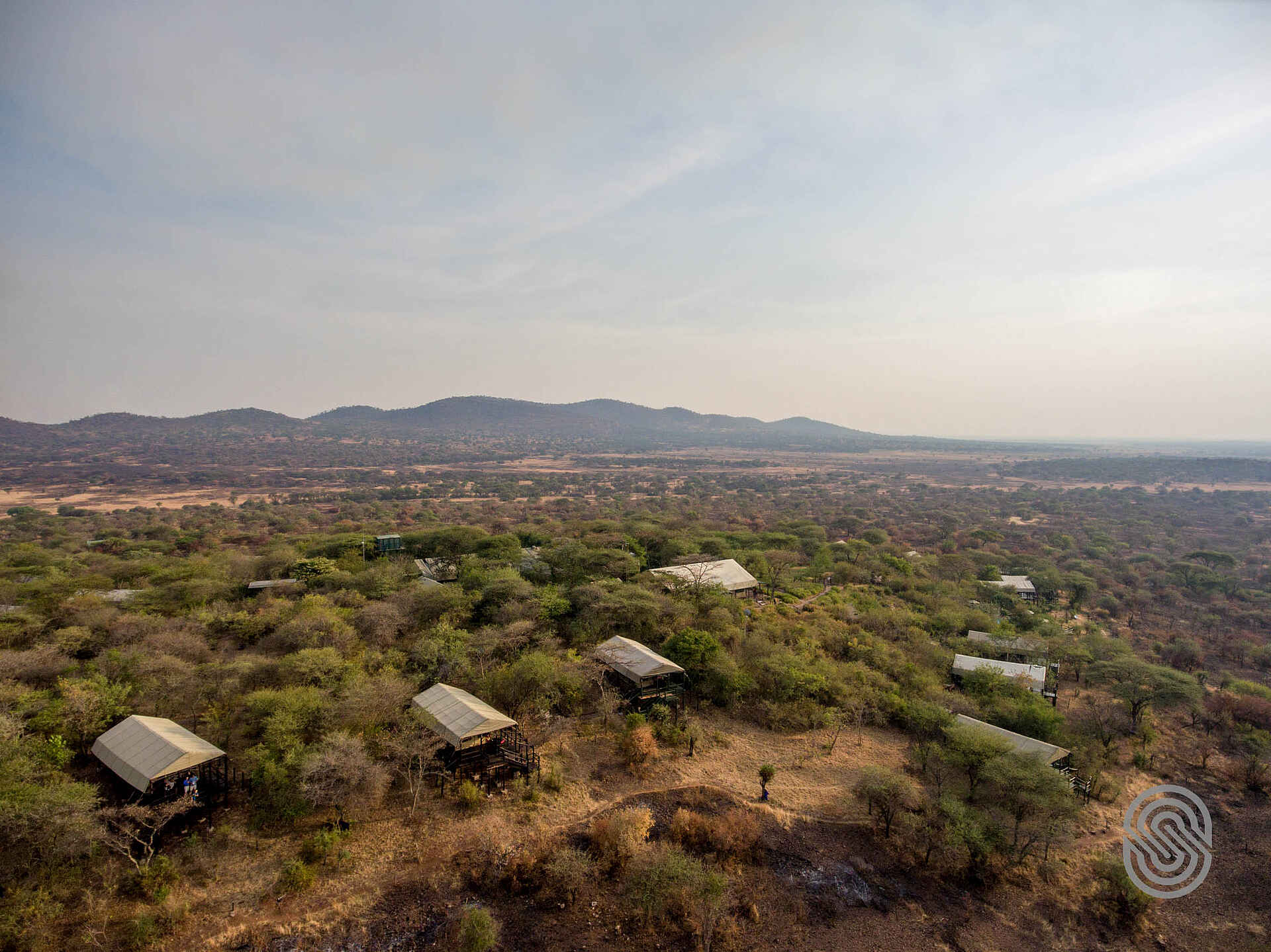 afrikarma, afrikarma Safaris, afrikarma.de, Grumeti, Grumeti River, Kirawira Serena Camp, Safari, Serena Hotels, Serengeti, Gästezelte, Luftbild, Afrikarma Safaris - Wildnis. Hautnah.