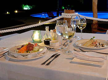 Kisiwa on the Beach: Bembe Restaurant