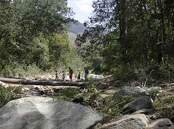 Kitich Camp: Flussüberquerung Kitich Camp: Flussüberquerung