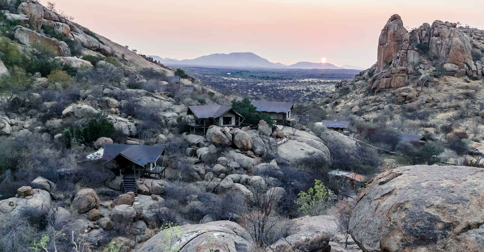 Ondudu Safari Lodge: Blick auf die Lodge Ondudu Safari Lodge: Blick auf die Lodge