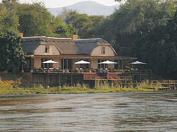 Royal Zambezi Lodge: Blick auf das Hauptgebäude