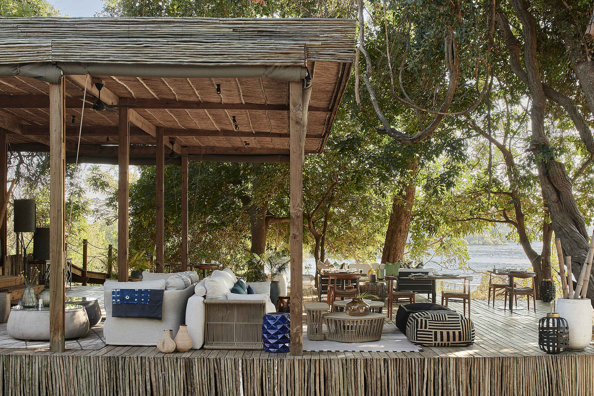 Victoria Falls River Lodge - Island Treehouse Suites: Die Lounge im Zentralbereich