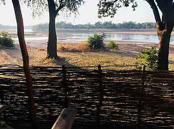 North Luangwa River Lodge and Camp: Blick von einer privaten Veranda North Luangwa River Lodge and Camp: Blick von einer privaten Veranda