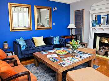 Abbey Manor Luxury Guesthouse: Bücherei