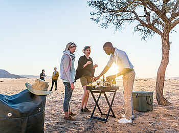 Camp Sossus: Sundowner in der Wüste Camp Sossus: Sundowner in der Wüste