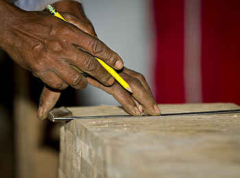 Gibbs Farm: Tischlern für den guten Zweck