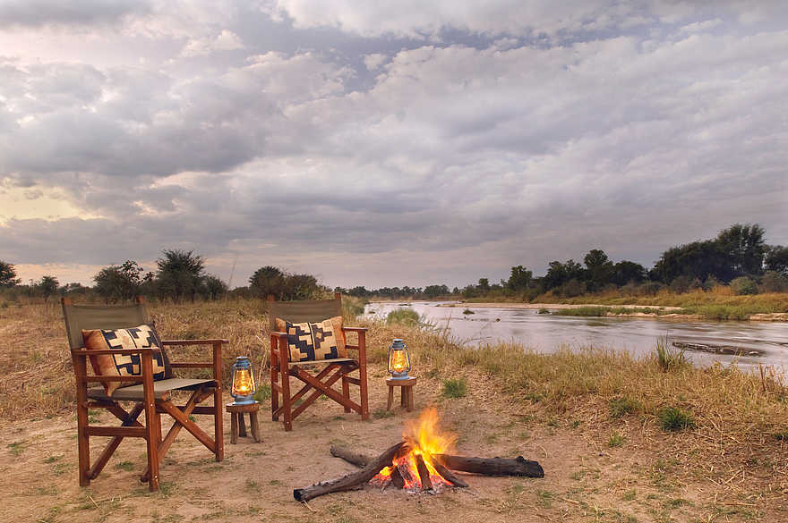 Mwaleshi Camp: Lagerfeuer Mwaleshi Camp: Lagerfeuer