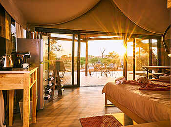 Otjimbondona Kalahari Lodge: Das Swallows Nest mit Blick in die Natur
