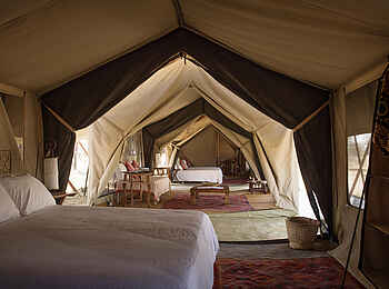 Serian's Serengeti South Camp: Safari Tent Bett